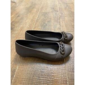 Crocs Elegant Brown Chain Accent Women's Loafers Sz 8
